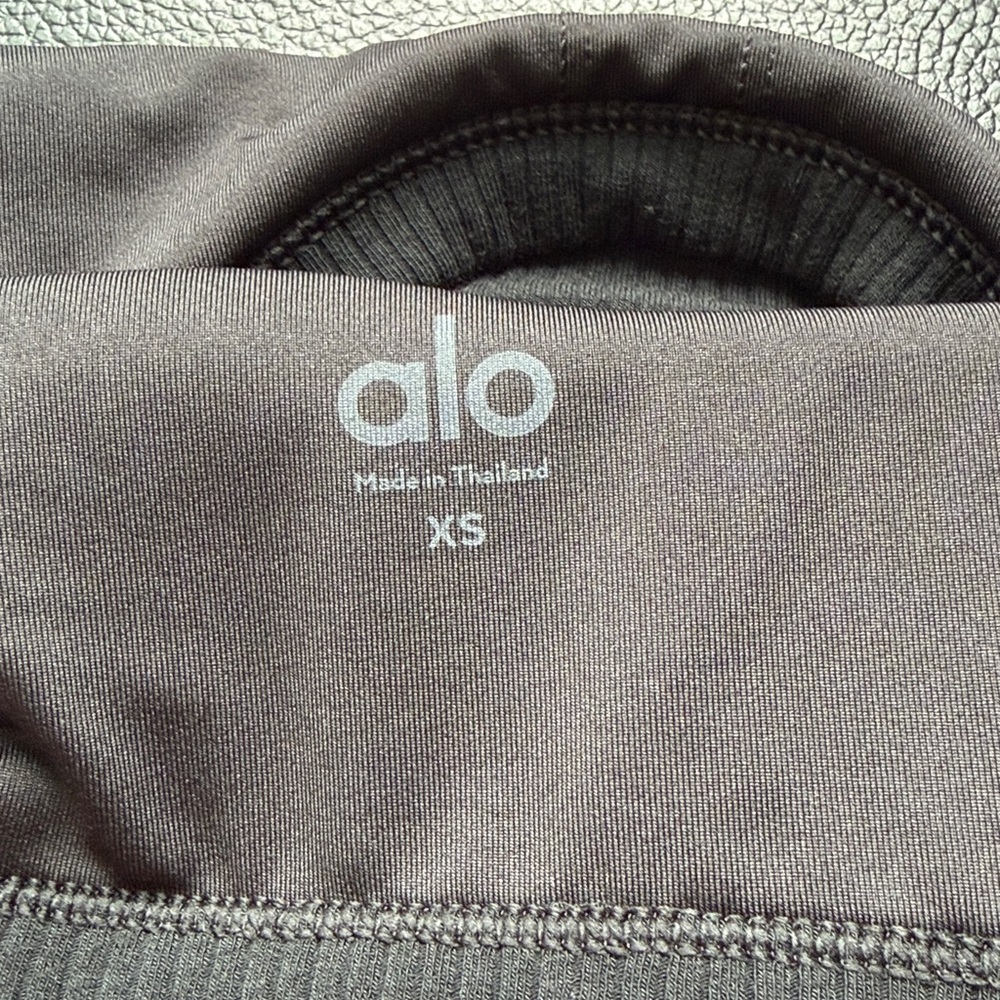 Alo Yoga Seamless Sports Bra Black Ribbed Scoop Neck Athletic Yoga Sz XS - Picture 6 of 10